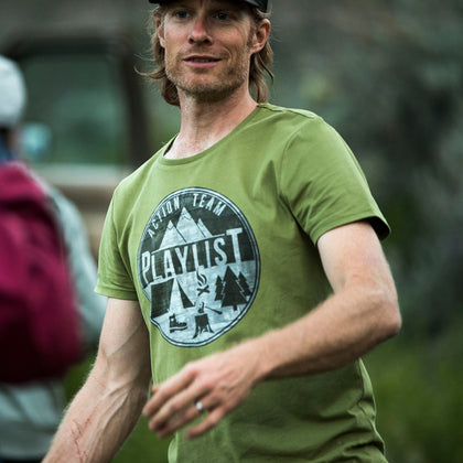 Mann mit oliven 14Ender T-Shirt Druck Playlist