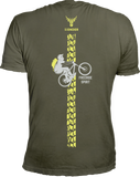 Olive grünes Kurzarm T-Shirt mit Rundhals. Das shirt ist auf dem Rücken mit einer vertikalen Bikespur auf dem das 14ender Logo thront. In der Mitte fährt ein Biker einen Wheely