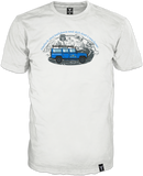 weißes Kurzarm T-Shirt mit multicolor Frontprint Landrover  defender und 14ender Brandlabel am unteren Saum