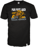 Schwarzes Cotton Shirt für Männer mit mehrfarbigem Holzfällermotib "Man(n) muß auch Teilöen Können" Ein Label am unteren Saum wertet das Markenshirt  zusätzlich auf